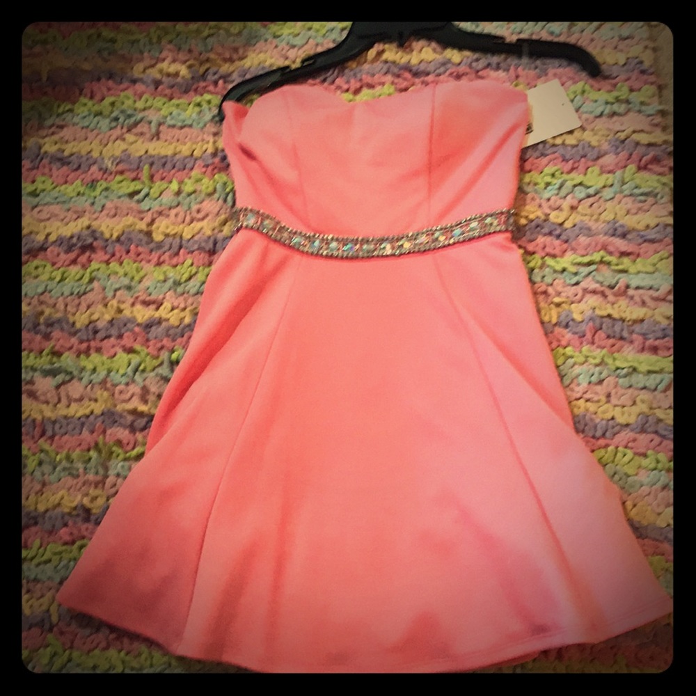 CHARMING PINK STRAPLESS DRESS WITH JEWELED BELT💓
